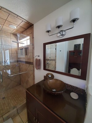 Combined shower/tub, hair dryer, towels, soap