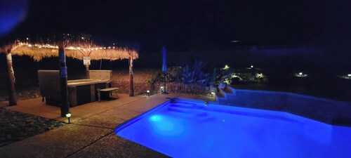 Minutes to Lake Havasu and Havasu Riviera Marina! Beautiful pool & spa home!