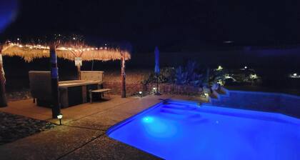 Minutes to Lake Havasu and Havasu Riviera Marina! Beautiful pool & spa home!