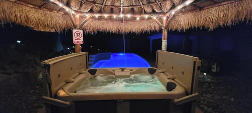 Minutes to Lake Havasu and Havasu Riviera Marina! Beautiful pool & spa home!