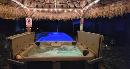 Minutes to Lake Havasu and Havasu Riviera Marina! Beautiful pool & spa home!