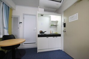 ダブルルーム 禁煙 (キッ チン付き) | 専用簡易キッチン | 小型冷蔵庫、電気ポット
