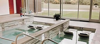 Charming guest house on 1.5 acre lake front property