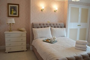 4 slaapkamers, een strijkplank/strijkijzer, reisbedje, wifi