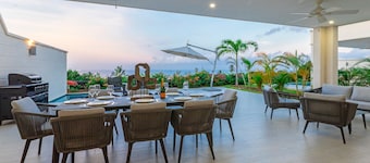 Beautiful Modern Villa Ferraj, Amazing Sea Views!