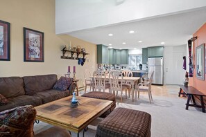 Smart TV, fireplace, Netflix, streaming services