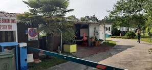 A bungalow with a sign advertising 'BUNGALOWS 2 378 796' and a 'NO INTERIOR DO PARKUE' sign.