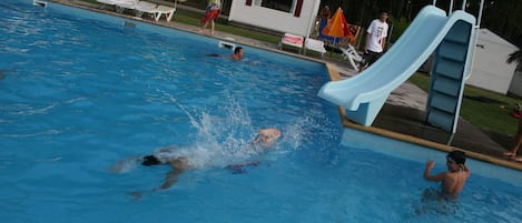 حمام سباحة