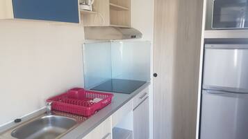 Refrigerador, microondas, placa de cocina, lavavajillas
