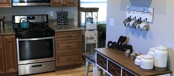 Cabin with Spa and Arcades 7 mins to Ski Resort