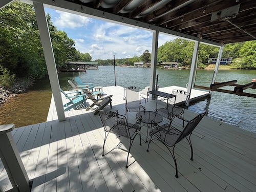 All Docked Out - Charming Waterfront Home, Spacious Dock 