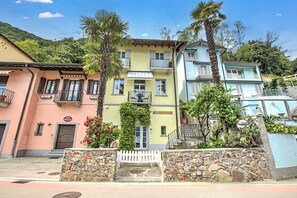 Exterior - Casa Tamè - Pieds dans l'eau, Melide, Switzerland (Melide)