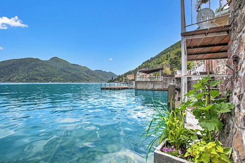 Casa Tamè - Pieds dans l'eau, Melide, Switzerland