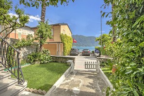 Property grounds - Casa Tamè - Pieds dans l'eau, Melide, Switzerland (Melide)