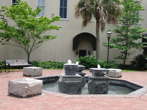 Beautiful 3bd home with LARGE deck!