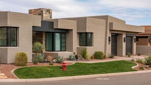 House, 4 Bedrooms | Exterior