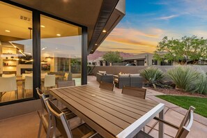 House, 4 Bedrooms | Outdoor dining