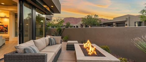 House, 4 Bedrooms | Terrace/patio