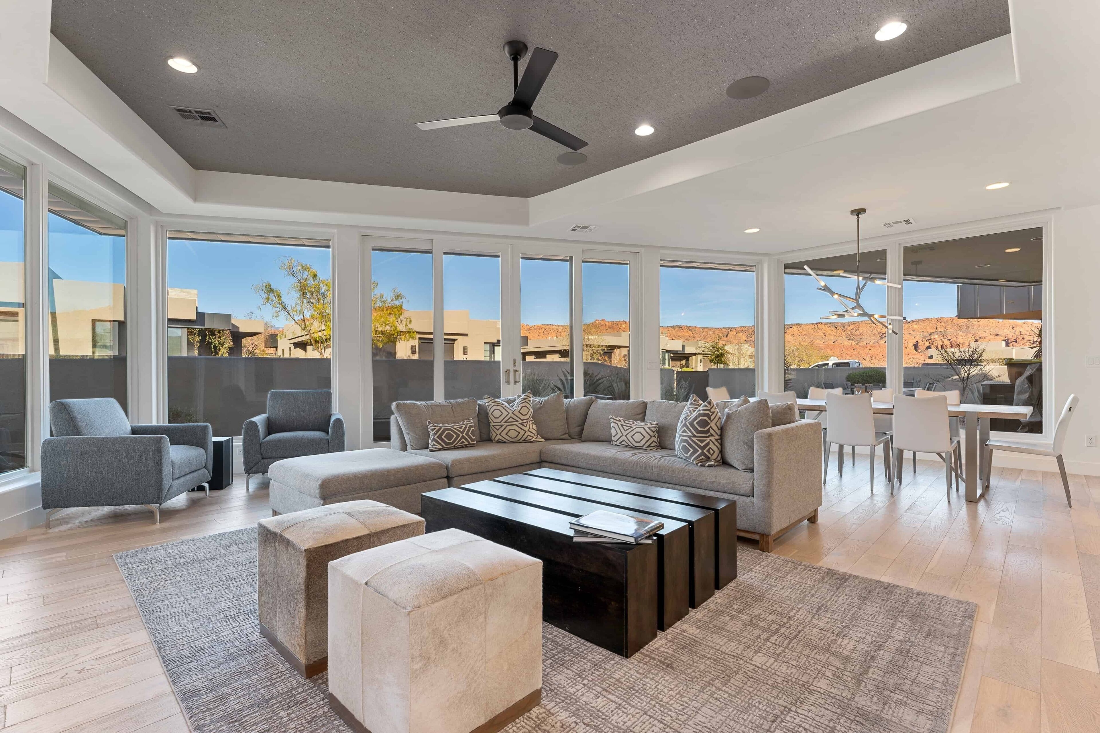 บ้านพัก, 4 ห้องนอน | บริเวณนั่งเล่น | สมาร์ททีวี, บริการสตรีมมิ่ง