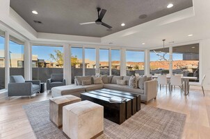 House, 4 Bedrooms | Living area