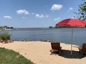 On the beach, sun loungers - Shady Haven - Tiny Home 1 (Bellevue)