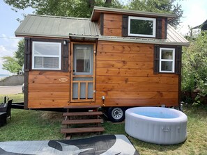 Exterior - Shady Haven - Tiny Home 1 (Bellevue)