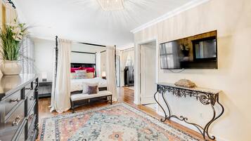 4 habitaciones, tabla de planchar con plancha, internet y ropa de cama