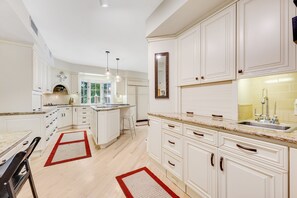 Fridge, microwave, oven, stovetop - 1920's mansion with private pool, theater room & central location (Phoenix)