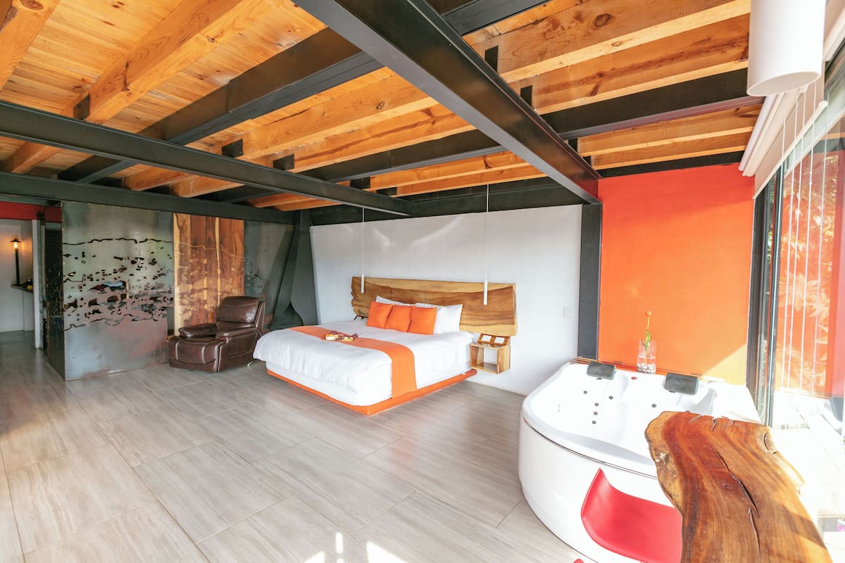 Premium Suite | 1 bedroom, premium bedding, down duvets, Select Comfort beds