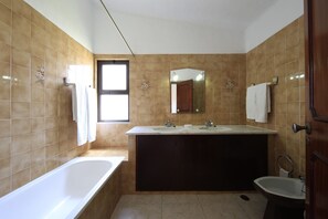 Villa | Bathroom | Shower