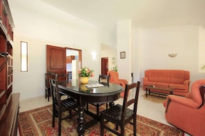 Villa | Dining - Portuguese Rustic Style Villa With Private Pool (Loulé)