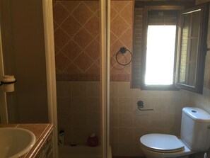House | Bathroom | Shower, towels - Renovated Holiday Home in Jimena de la Frontera With BBQ (Jimena de la Frontera)