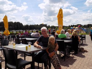 Chalet | Outdoor dining - Chalet Near Antwerp With Pool Access (Rijkevorsel)