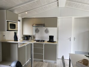 Private kitchen - Chalet Near Antwerp With Pool Access (Rijkevorsel)
