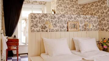 House | 9 bedrooms, individually furnished, iron/ironing board