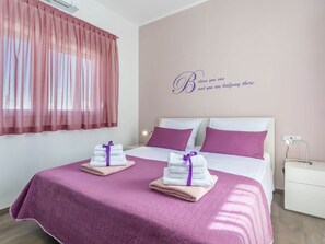House | 4 bedrooms, individually furnished, bed sheets