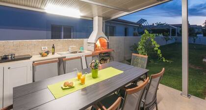 Villa in Novigrad With Private Pool