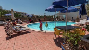 Outdoor pool - Comfortable Accommodation With AC, 500 m. From the Beach (Lagoa)