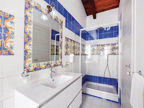 Villa | Bathroom
