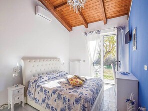 3 bedrooms, individually furnished, bed sheets - Belvilla by OYO Botti House (Agropoli)