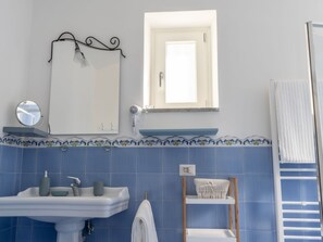 Shower, towels - Splendid Villa in Massa Lubrenze Near Capri (Massa Lubrense)