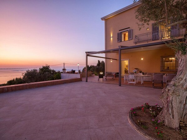 Property grounds - Splendid Villa in Massa Lubrenze Near Capri (Massa Lubrense)