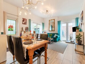 Dining - Holiday Home in Noordwijkerhout Near Lake (Noordwijkerhout)