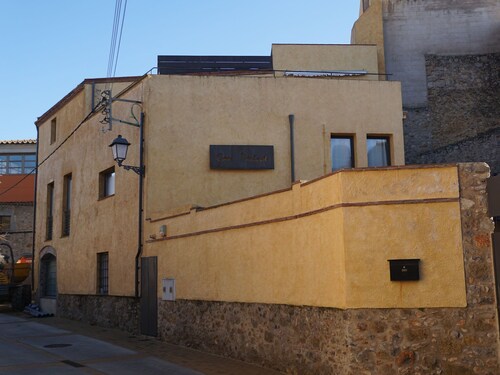 Attractive Holiday Home in Ulla Near Montaña Montgrí