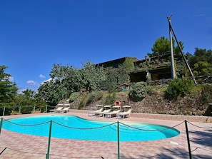 Outdoor pool - Elegant and Broad Apartment in Torgiano With Garden and Pool (Torgiano)