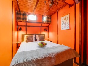 Mobile Home | 3 bedrooms, bed sheets - Boat Bliss on the Zandmeren Lake (Kerkdriel)