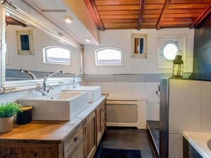 Mobile Home | Bathroom - Boat Bliss on the Zandmeren Lake (Kerkdriel)