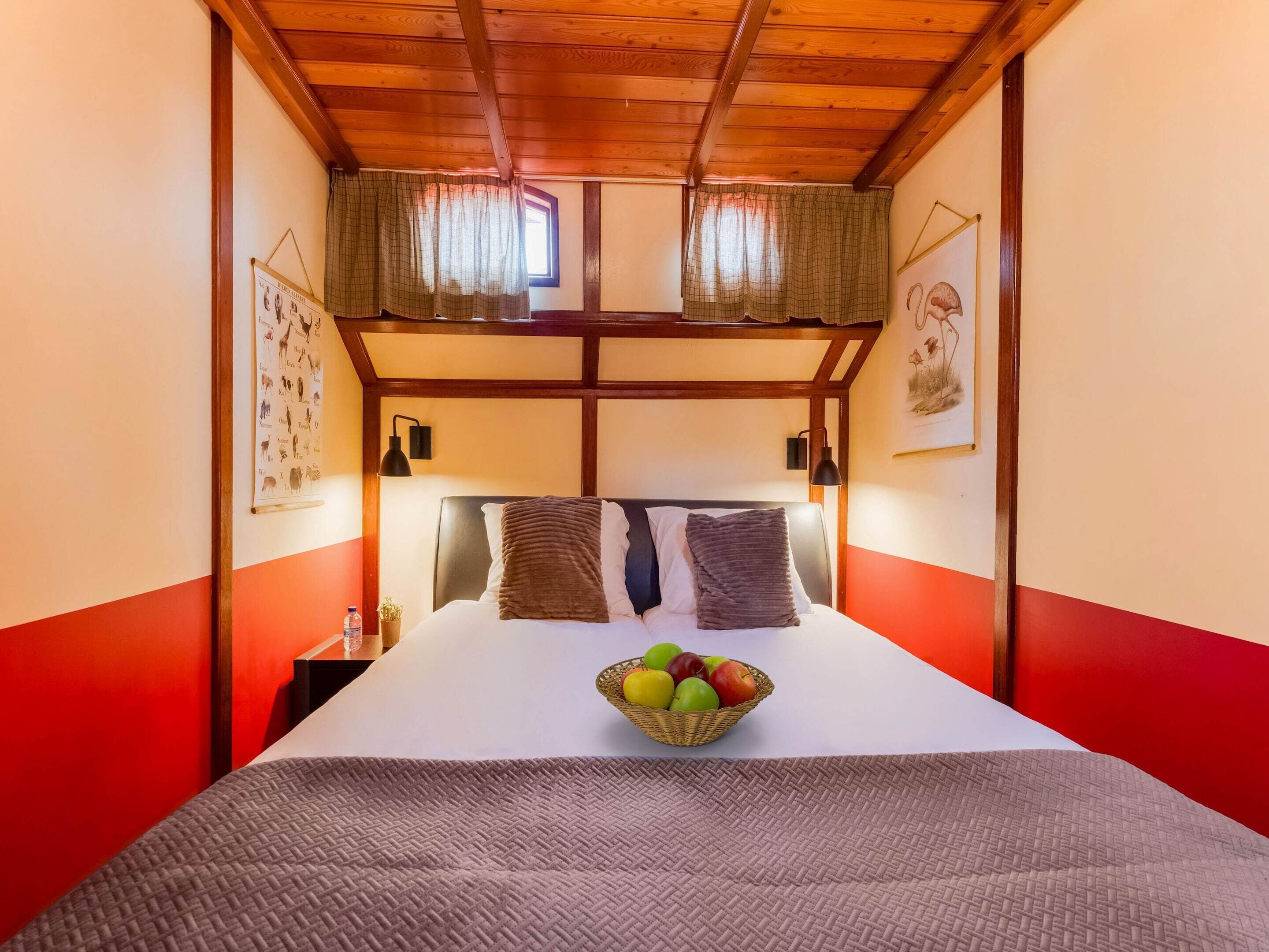 Mobile Home | 3 bedrooms, bed sheets