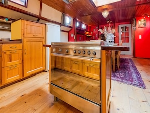 Mobile Home | Private kitchen | Microwave