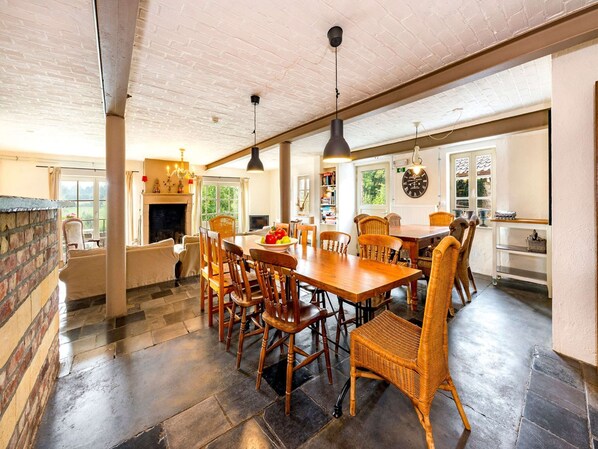 House | Dining - Holiday Home in Voeren Near Nature Park (Voeren)